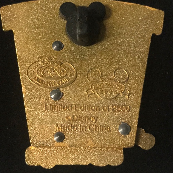 Disney Pin Vero Beach Resort 10 Yr Anniversary - Picture 4 of 4